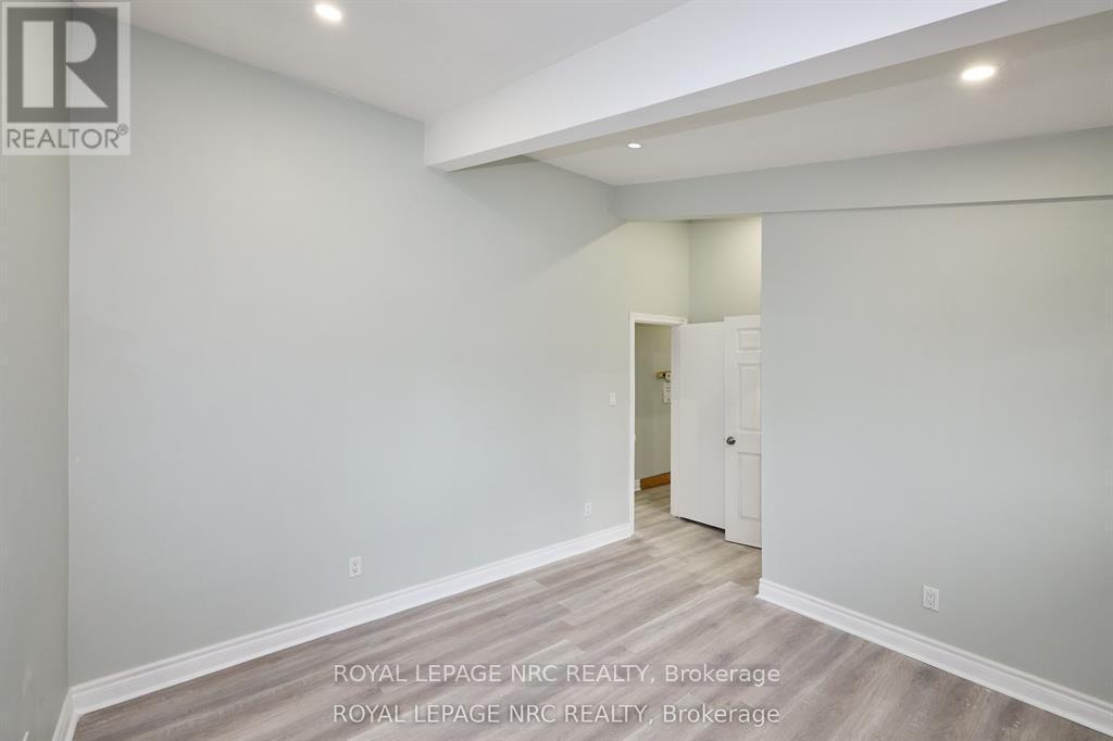 












6673 HUGGINS STREET

,
Niagara Falls (Stamford),




Ontario
L2J1H5

