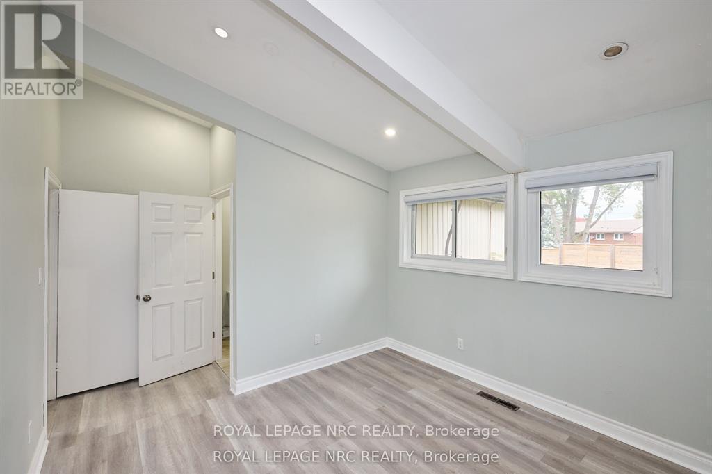 












6673 HUGGINS STREET

,
Niagara Falls (Stamford),




Ontario
L2J1H5

