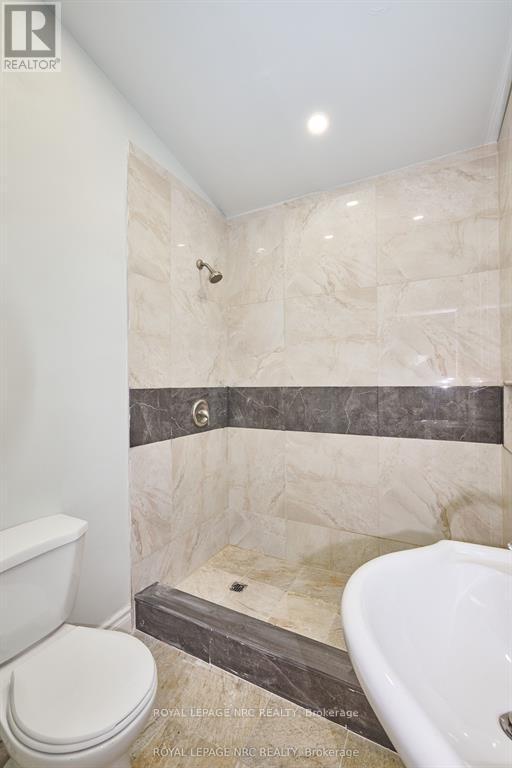 












6673 HUGGINS STREET

,
Niagara Falls (Stamford),




Ontario
L2J1H5

