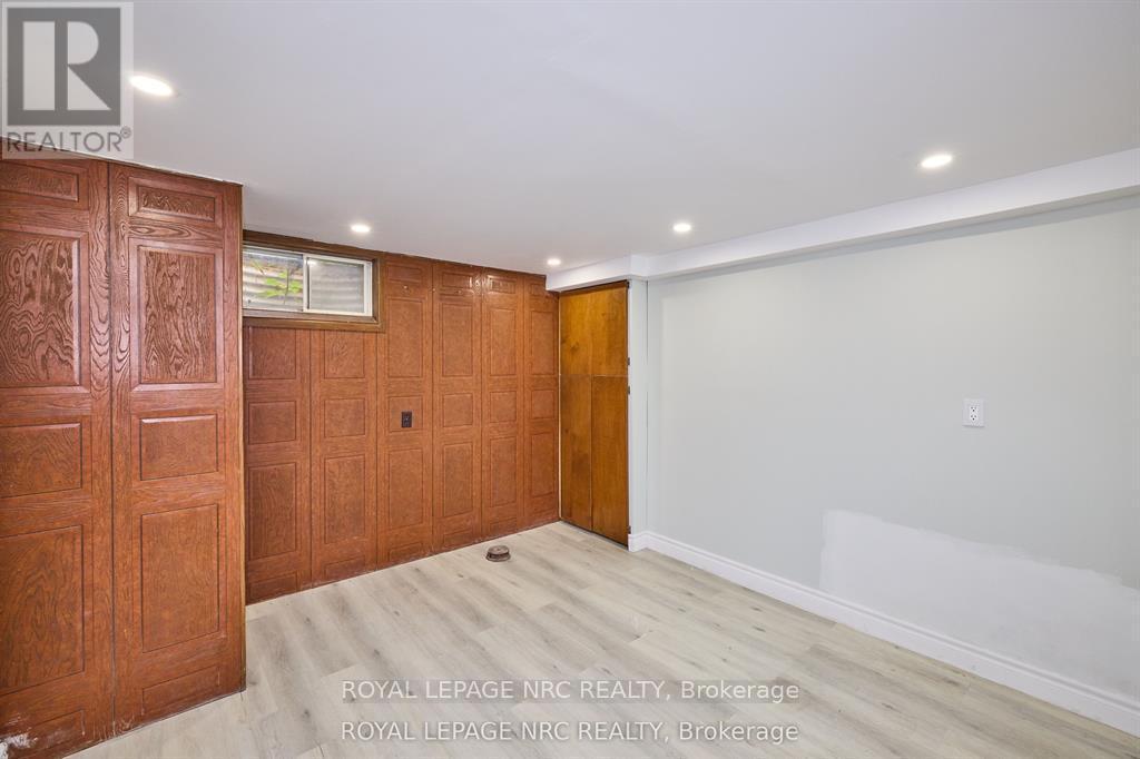 












6673 HUGGINS STREET

,
Niagara Falls (Stamford),




Ontario
L2J1H5

