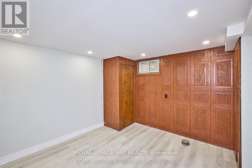 












6673 HUGGINS STREET

,
Niagara Falls (Stamford),




Ontario
L2J1H5

