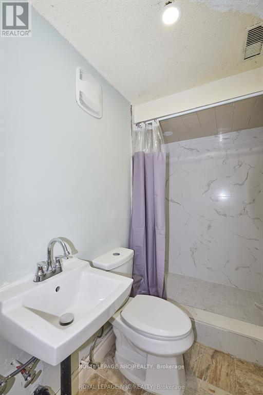 












6673 HUGGINS STREET

,
Niagara Falls (Stamford),




Ontario
L2J1H5

