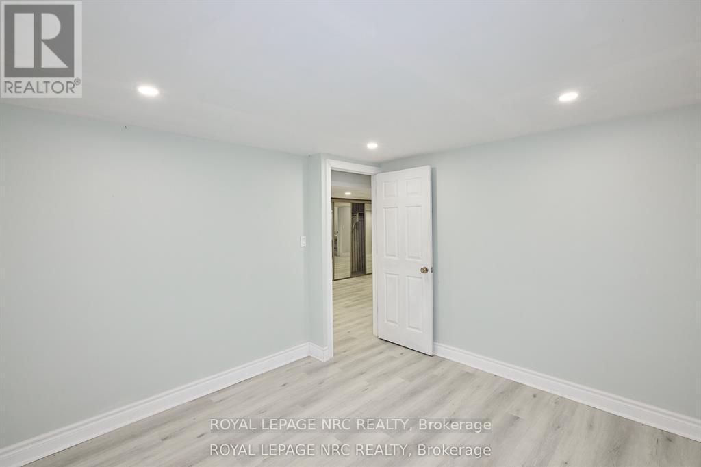 












6673 HUGGINS STREET

,
Niagara Falls (Stamford),




Ontario
L2J1H5

