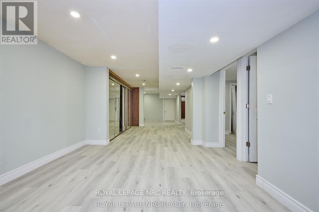 












6673 HUGGINS STREET

,
Niagara Falls (Stamford),




Ontario
L2J1H5

