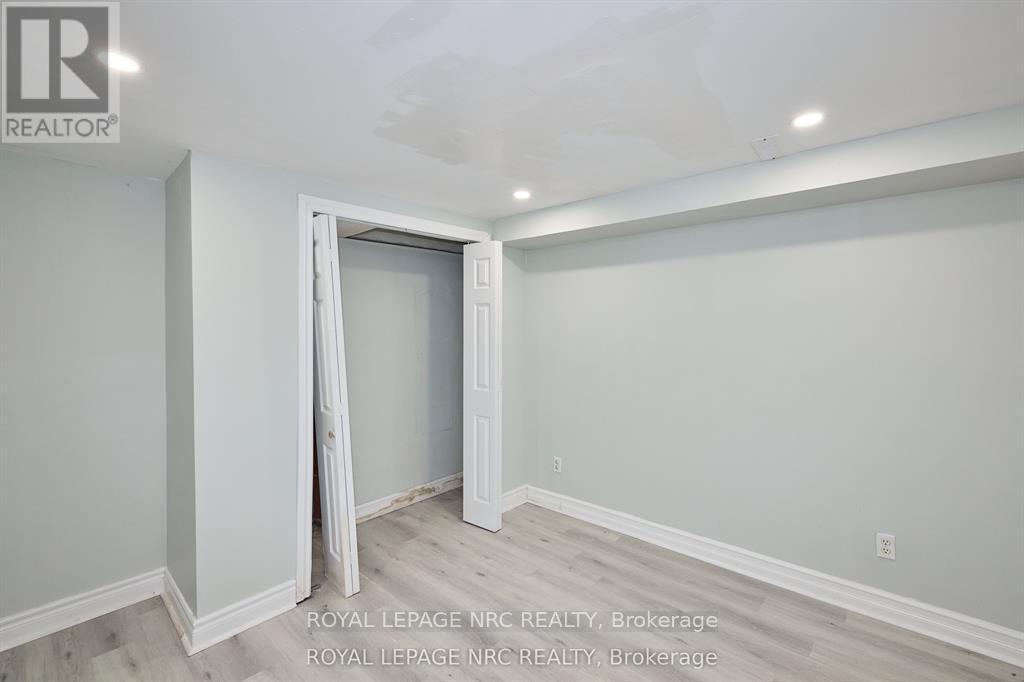 












6673 HUGGINS STREET

,
Niagara Falls (Stamford),




Ontario
L2J1H5

