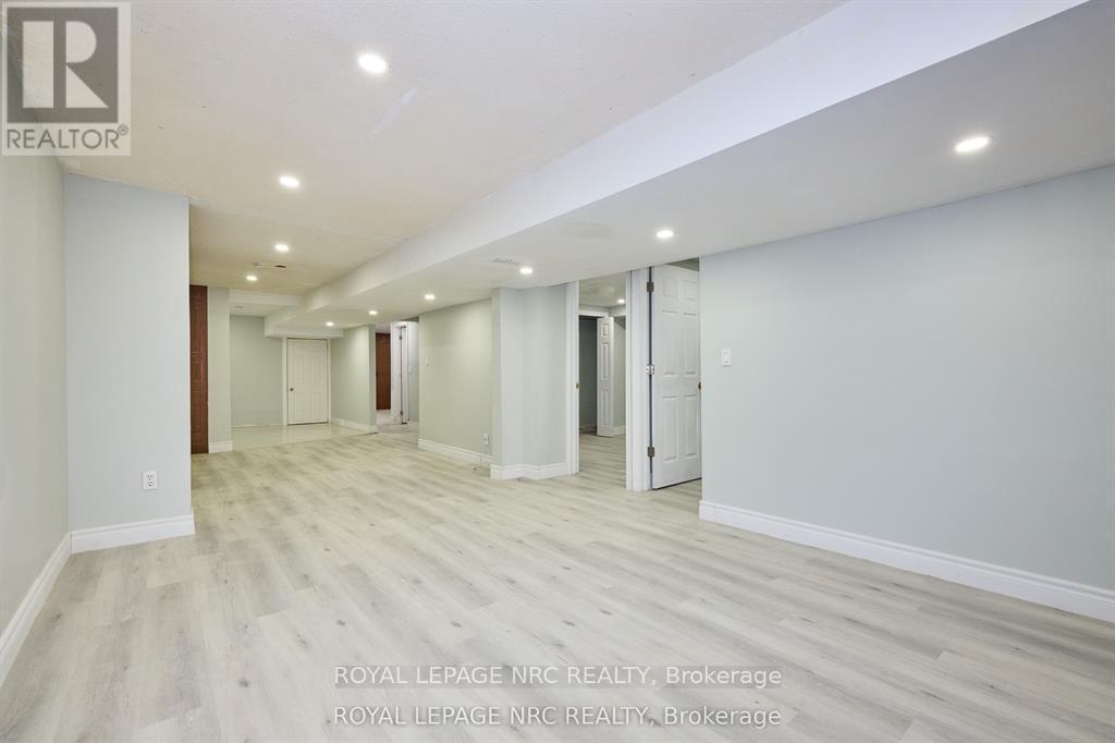 












6673 HUGGINS STREET

,
Niagara Falls (Stamford),




Ontario
L2J1H5

