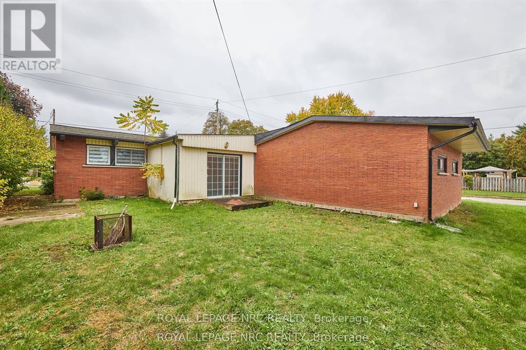 












6673 HUGGINS STREET

,
Niagara Falls (Stamford),




Ontario
L2J1H5

