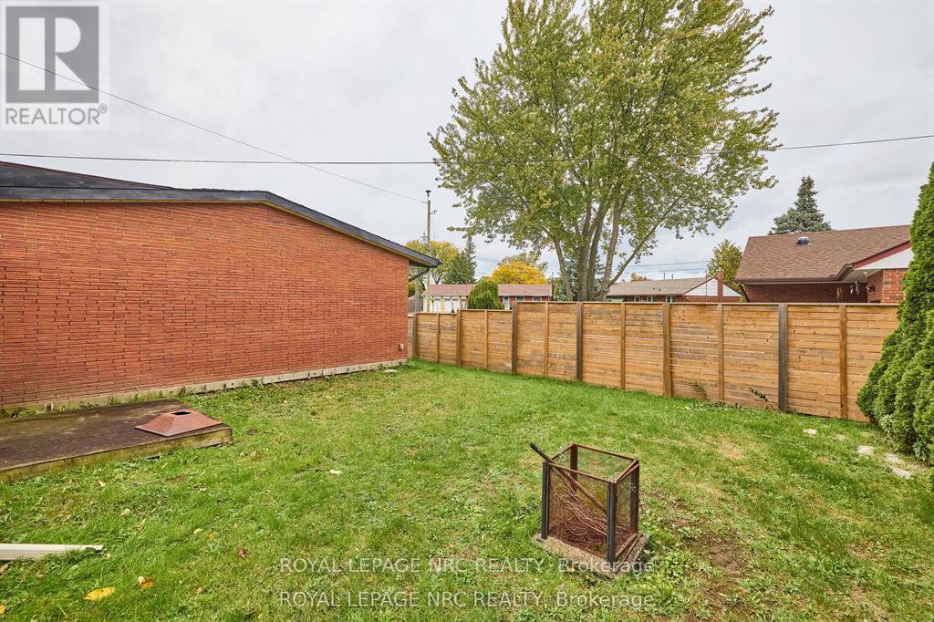 












6673 HUGGINS STREET

,
Niagara Falls (Stamford),




Ontario
L2J1H5

