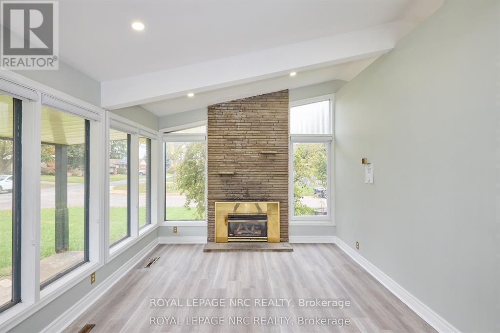 












6673 HUGGINS STREET

,
Niagara Falls (Stamford),




Ontario
L2J1H5

