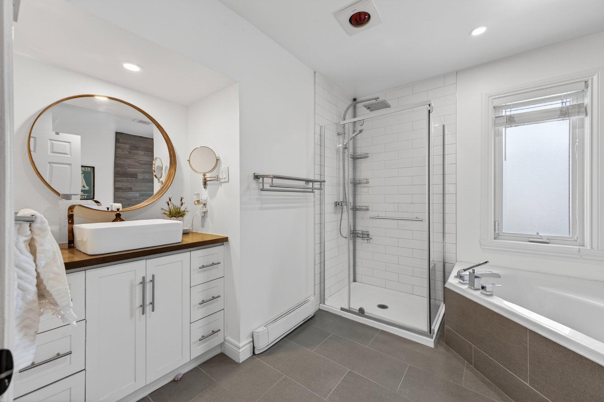 









118


Rue Guy

,
Vaudreuil-Dorion,




QC
J7V8B1

