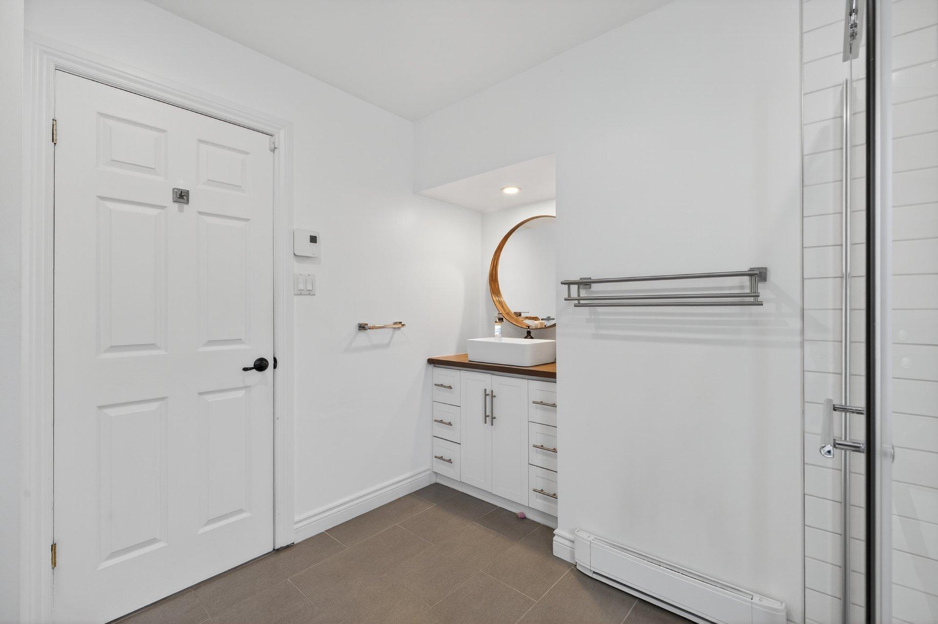 









118


Rue Guy

,
Vaudreuil-Dorion,




QC
J7V8B1

