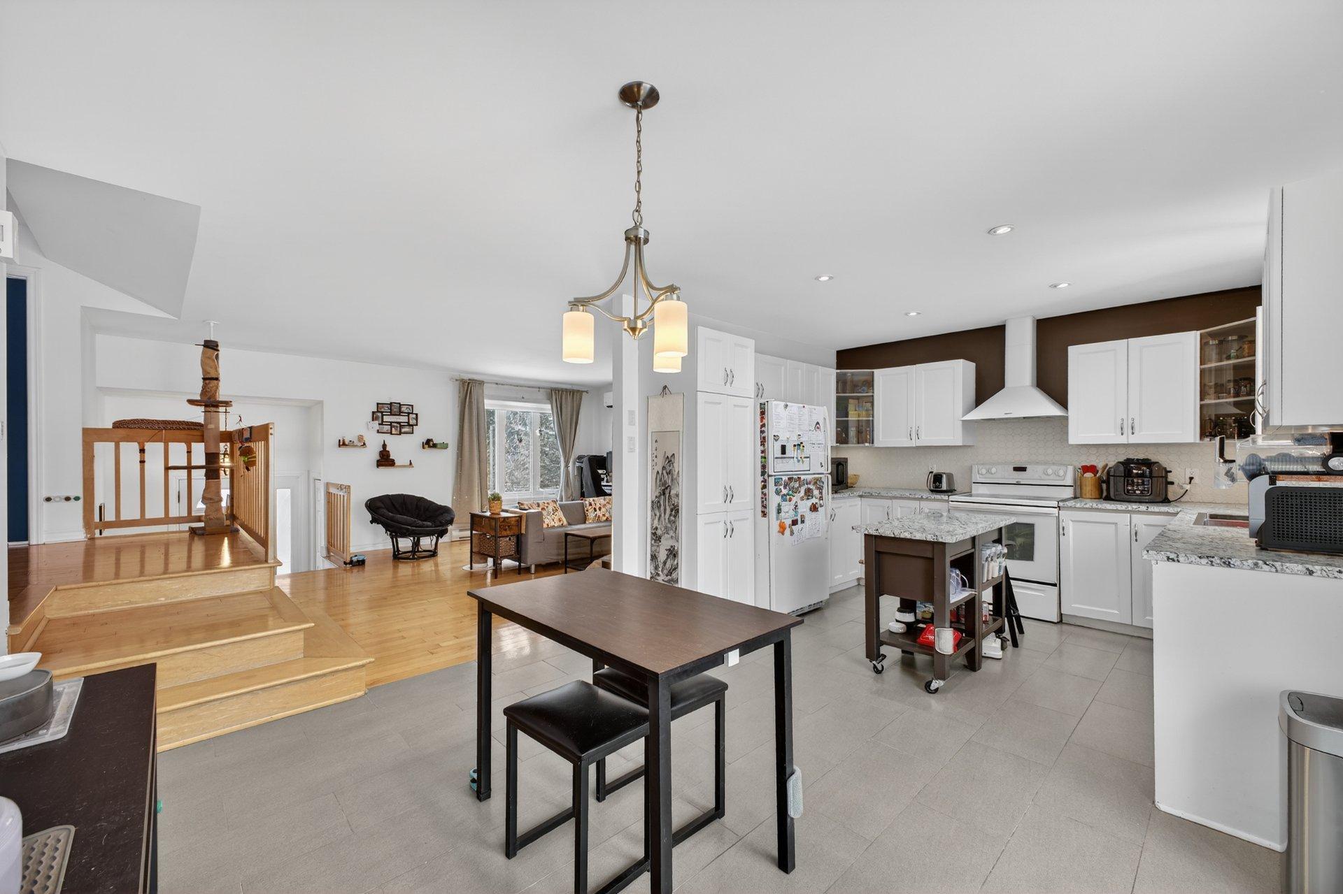 









118


Rue Guy

,
Vaudreuil-Dorion,




QC
J7V8B1

