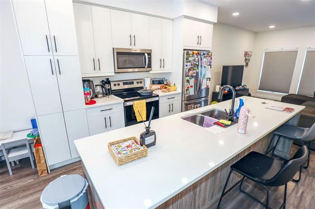 









204


Grey Heron

DR,
Winnipeg,




MB
R3X 0H6

