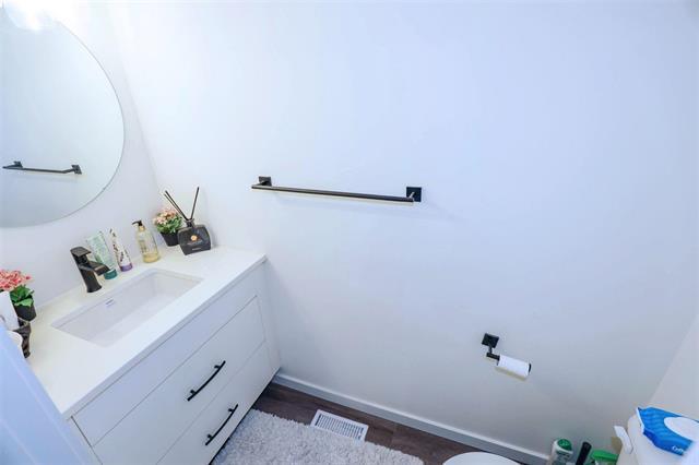 









204


Grey Heron

DR,
Winnipeg,




MB
R3X 0H6

