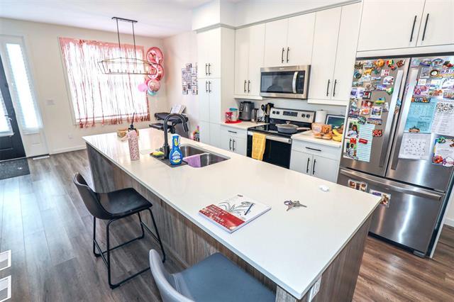 









204


Grey Heron

DR,
Winnipeg,




MB
R3X 0H6

