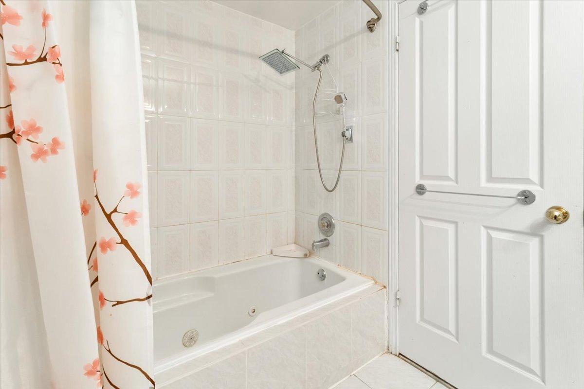 









7314


Rue Chouinard

,
Montréal (LaSalle),




QC
H8N2Z4

