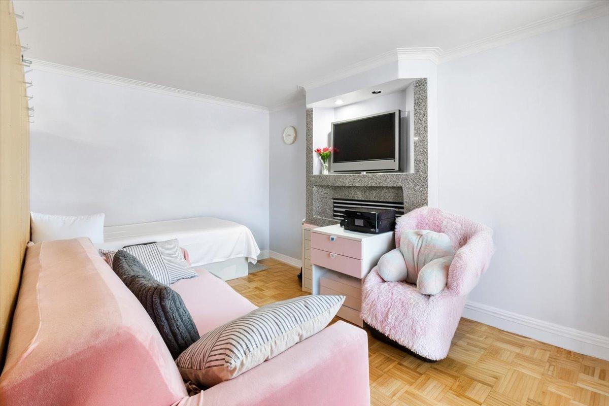 









7314


Rue Chouinard

,
Montréal (LaSalle),




QC
H8N2Z4

