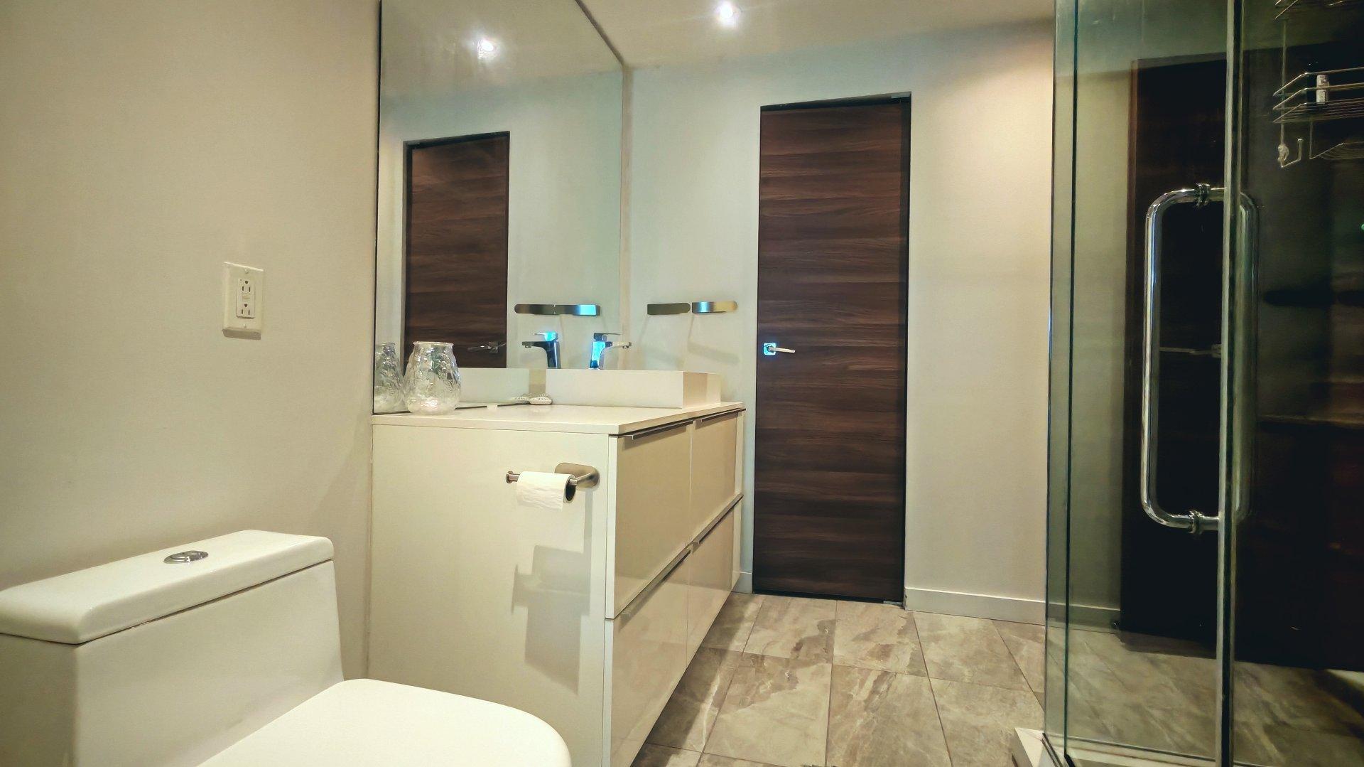 









1450


Boul. René-Lévesque O.

, 2707,
Montréal (Ville-Marie),




QC
H3G0E1

