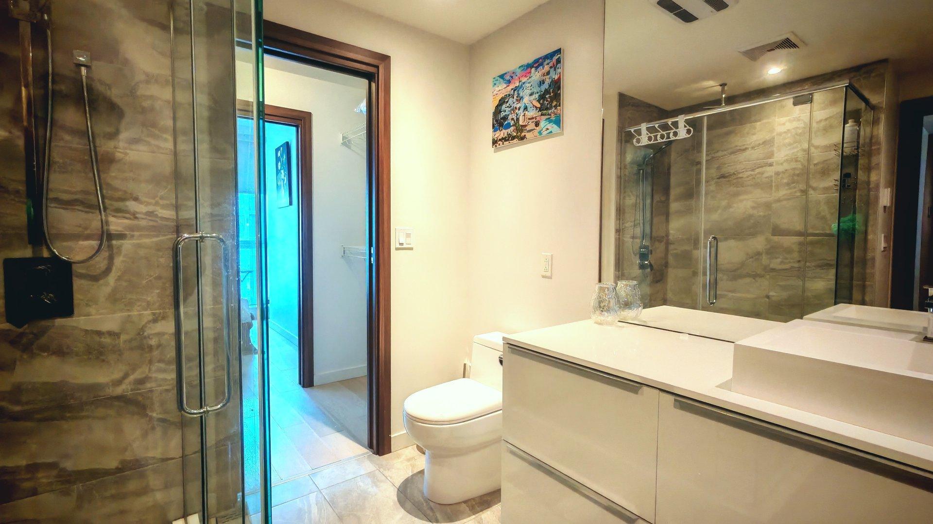 









1450


Boul. René-Lévesque O.

, 2707,
Montréal (Ville-Marie),




QC
H3G0E1

