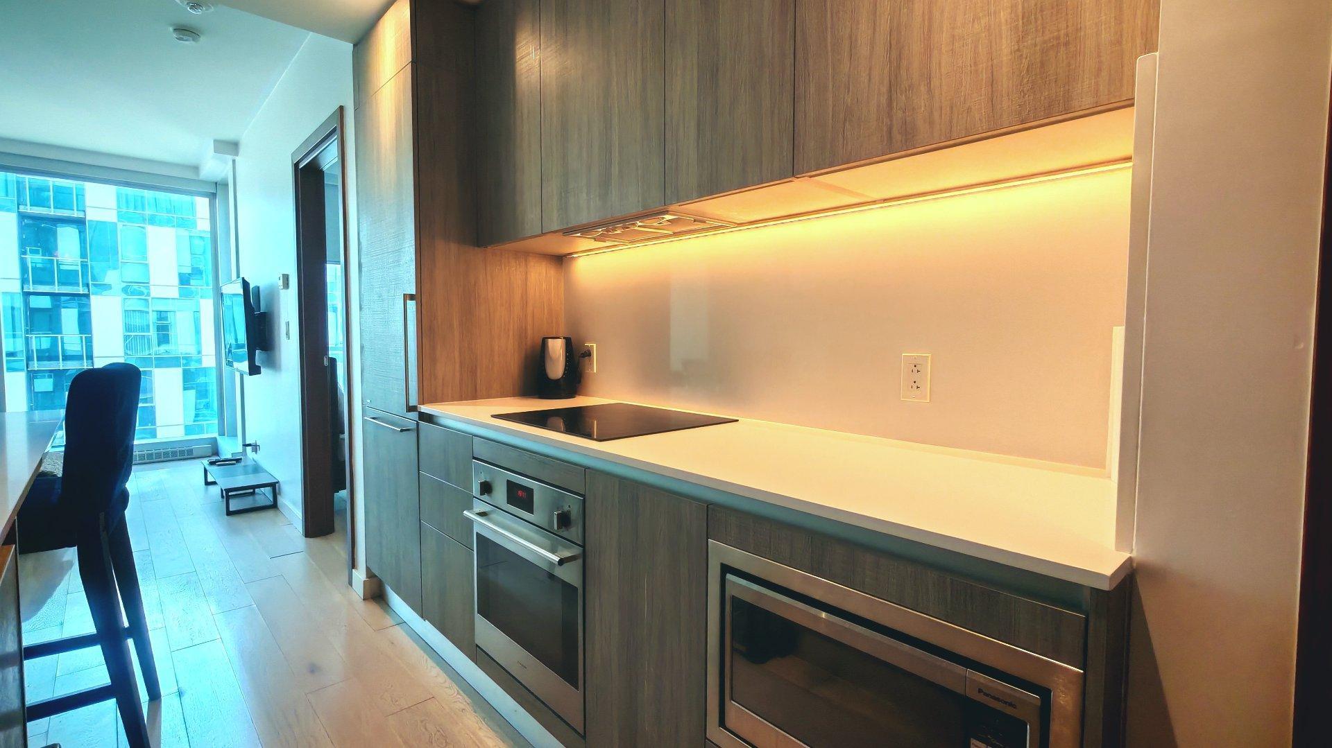 









1450


Boul. René-Lévesque O.

, 2707,
Montréal (Ville-Marie),




QC
H3G0E1

