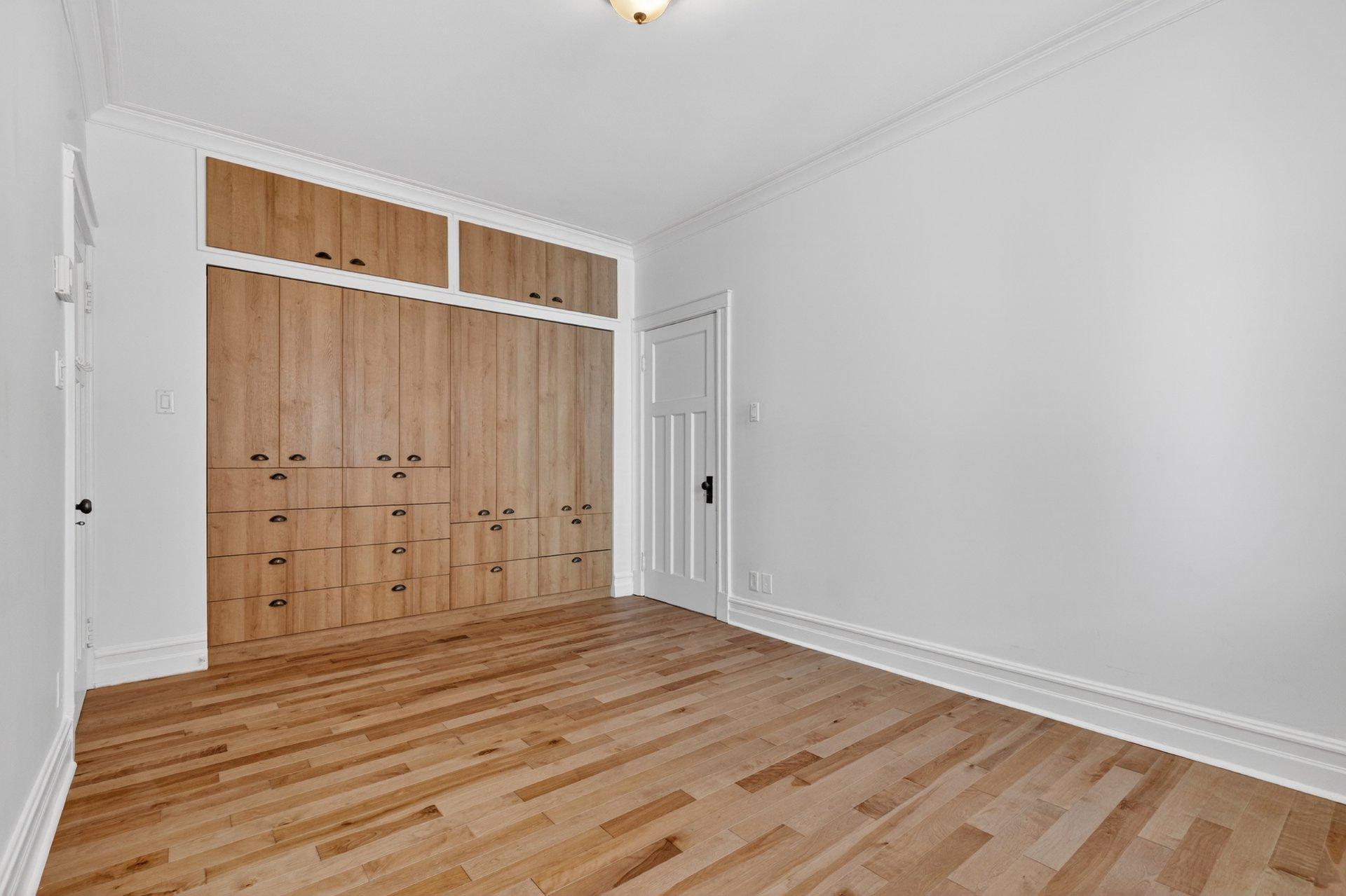 









4131


Ch. de la Côte-des-Neiges

, 5,
Montréal (Ville-Marie),




QC
H3H1X1

