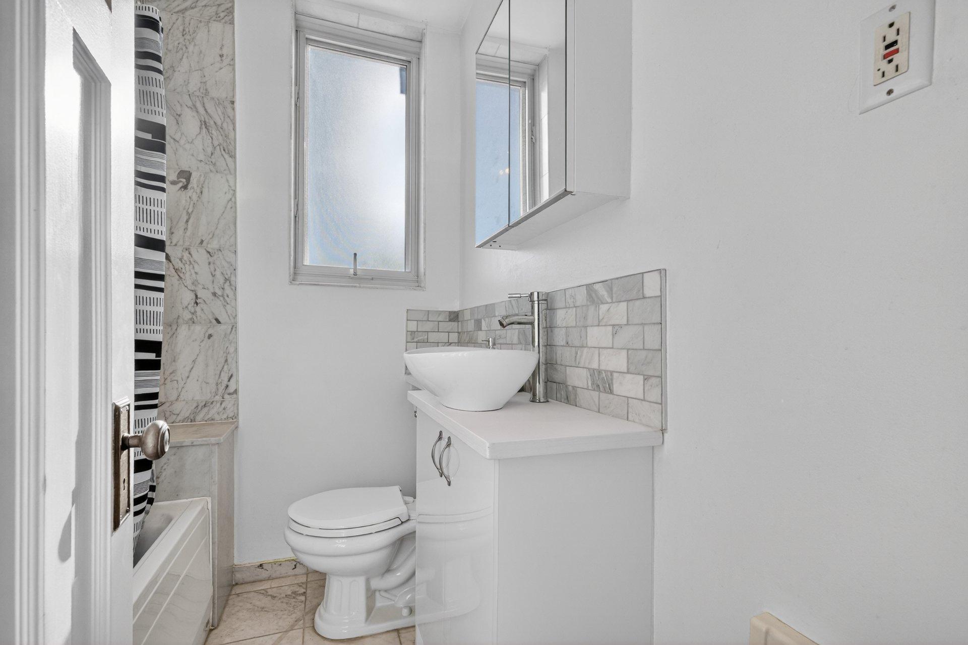 









4131


Ch. de la Côte-des-Neiges

, 5,
Montréal (Ville-Marie),




QC
H3H1X1

