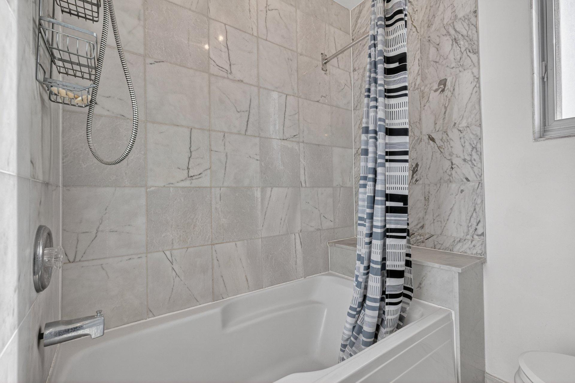 









4131


Ch. de la Côte-des-Neiges

, 5,
Montréal (Ville-Marie),




QC
H3H1X1

