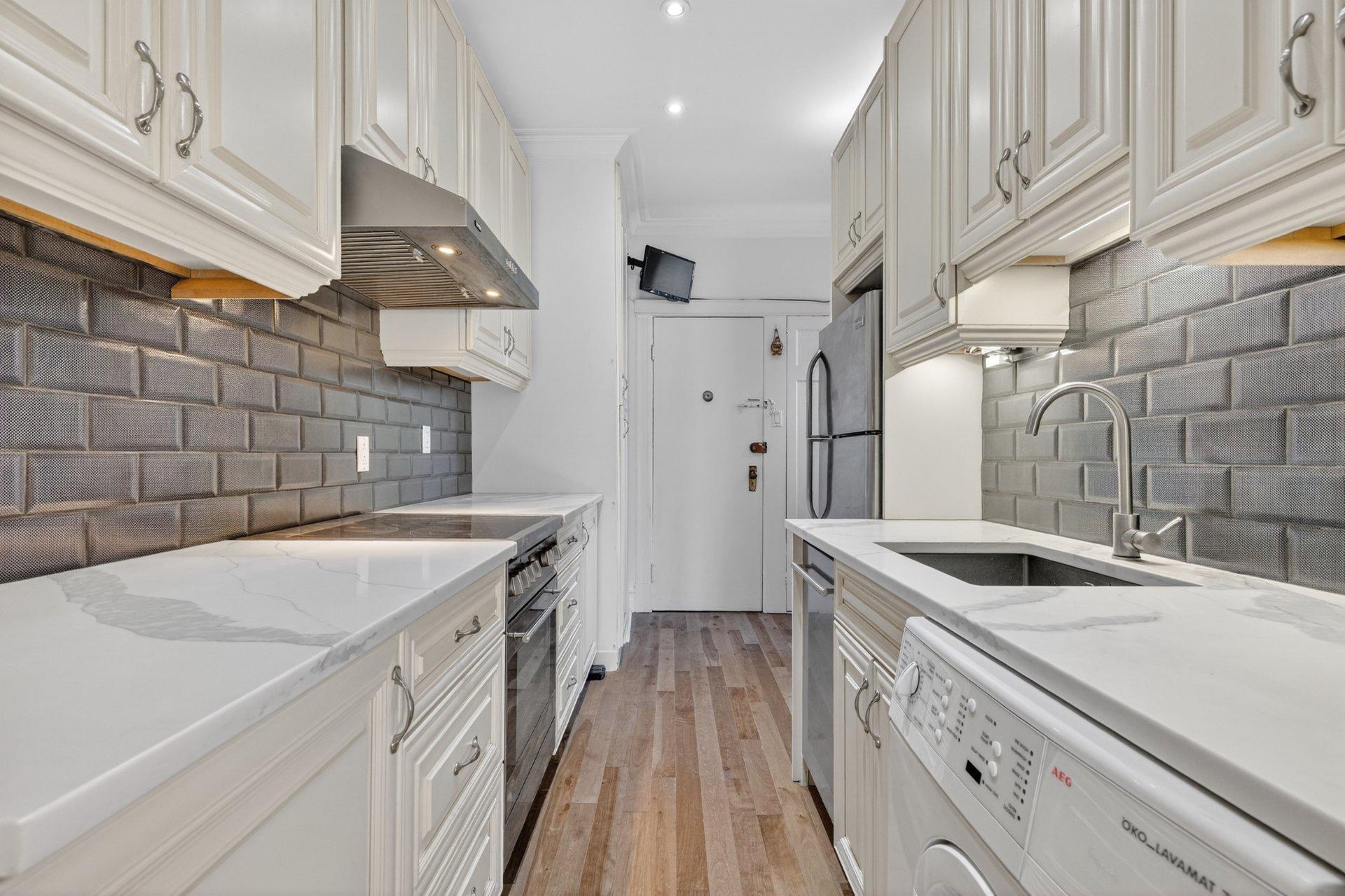 









4131


Ch. de la Côte-des-Neiges

, 5,
Montréal (Ville-Marie),




QC
H3H1X1

