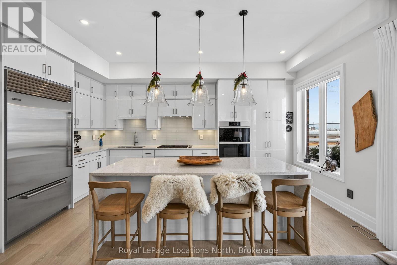 












4 HURONIC COURT

,
Collingwood,




Ontario
L9Y5L6

