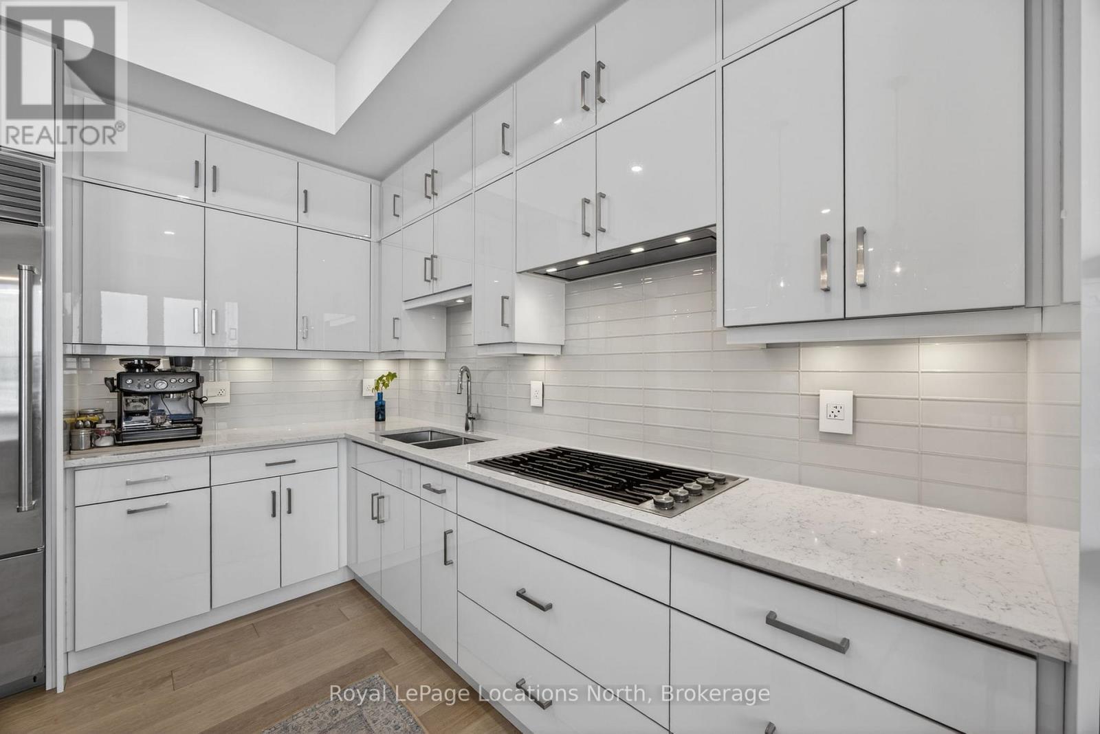 












4 HURONIC COURT

,
Collingwood,




Ontario
L9Y5L6

