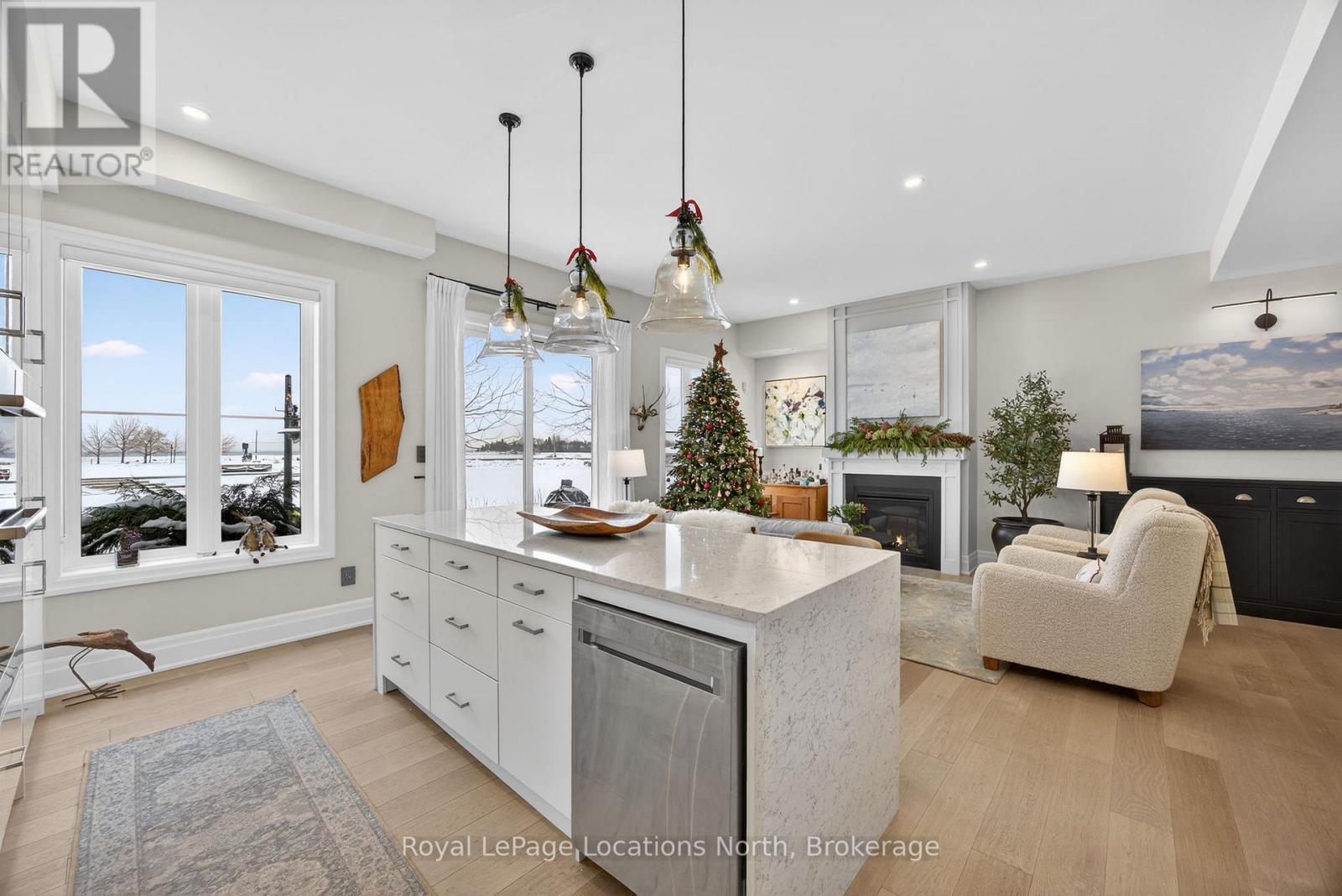 












4 HURONIC COURT

,
Collingwood,




Ontario
L9Y5L6

