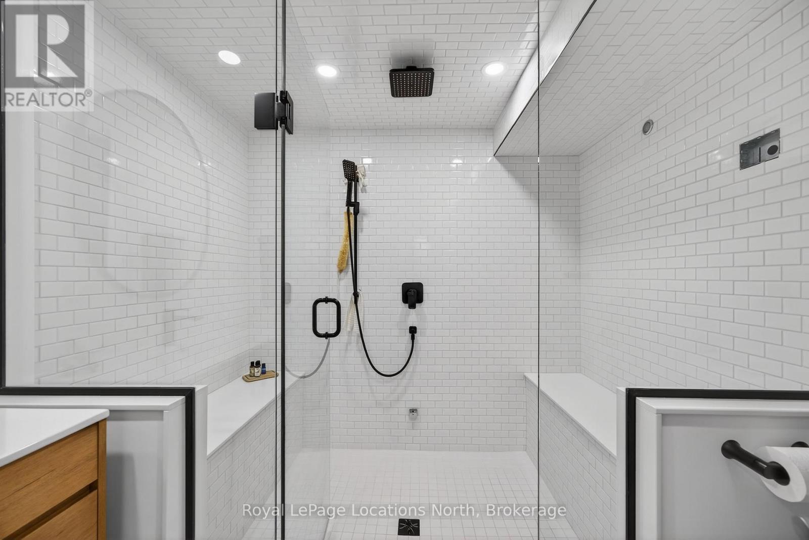 












4 HURONIC COURT

,
Collingwood,




Ontario
L9Y5L6

