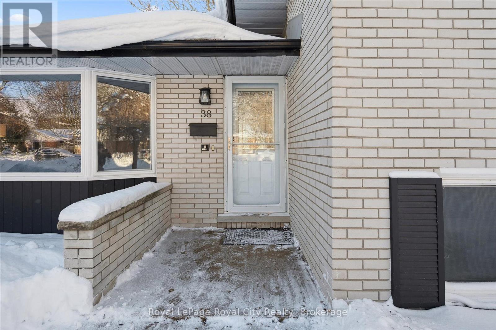 












38 BRENTWOOD DRIVE

,
Guelph (Riverside Park),




Ontario
N1H5M7

