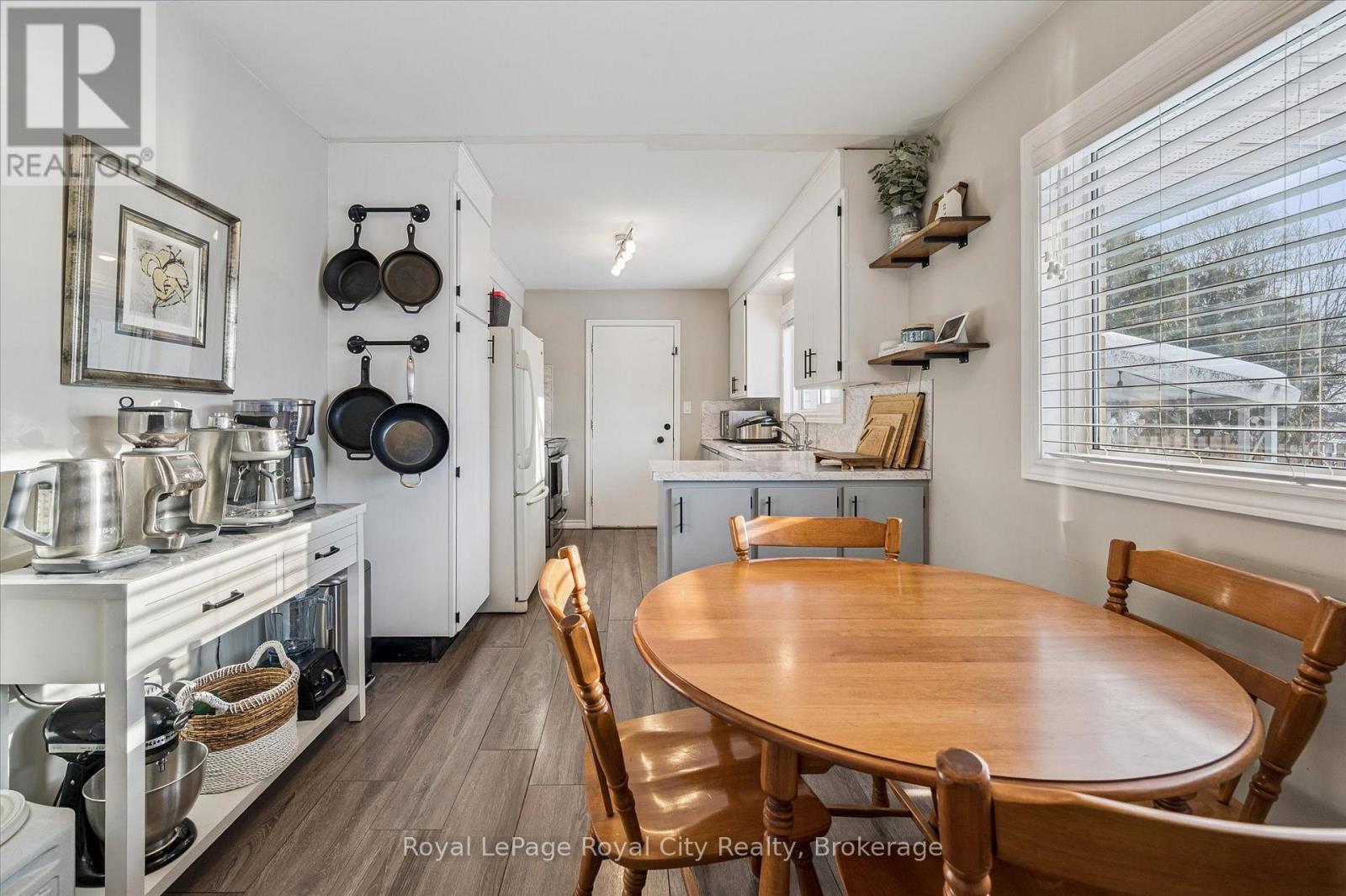 












38 BRENTWOOD DRIVE

,
Guelph (Riverside Park),




Ontario
N1H5M7

