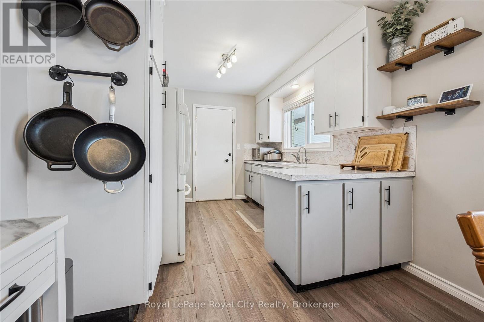 












38 BRENTWOOD DRIVE

,
Guelph (Riverside Park),




Ontario
N1H5M7

