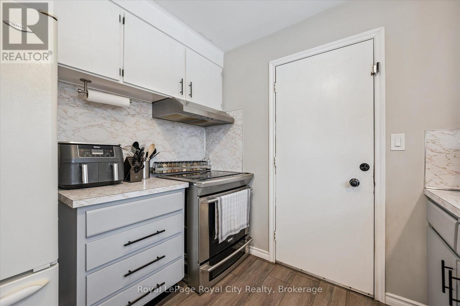 












38 BRENTWOOD DRIVE

,
Guelph (Riverside Park),




Ontario
N1H5M7

