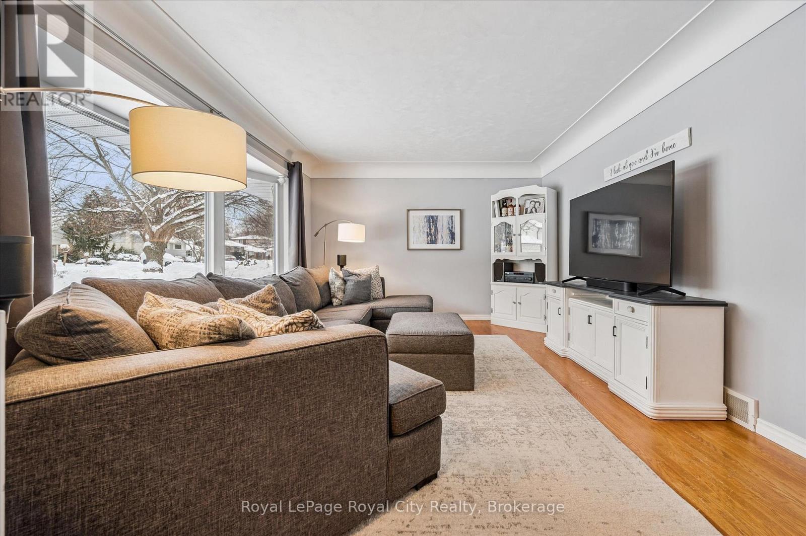 












38 BRENTWOOD DRIVE

,
Guelph (Riverside Park),




Ontario
N1H5M7

