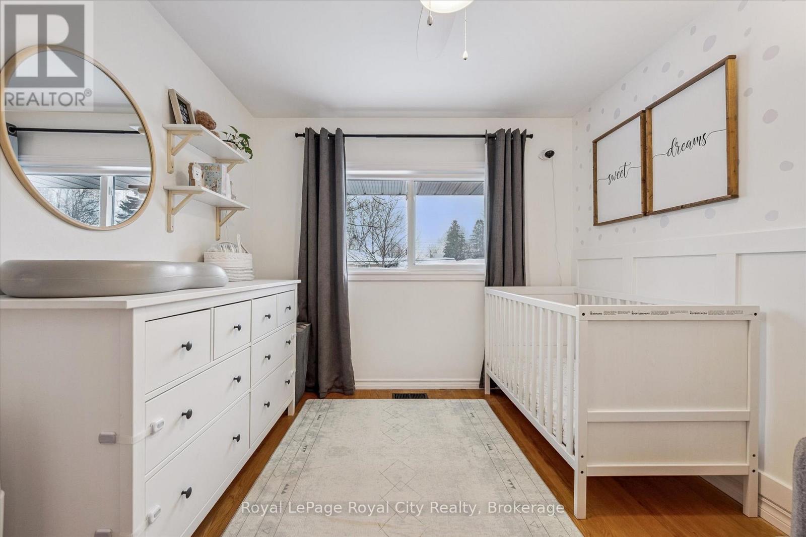 












38 BRENTWOOD DRIVE

,
Guelph (Riverside Park),




Ontario
N1H5M7

