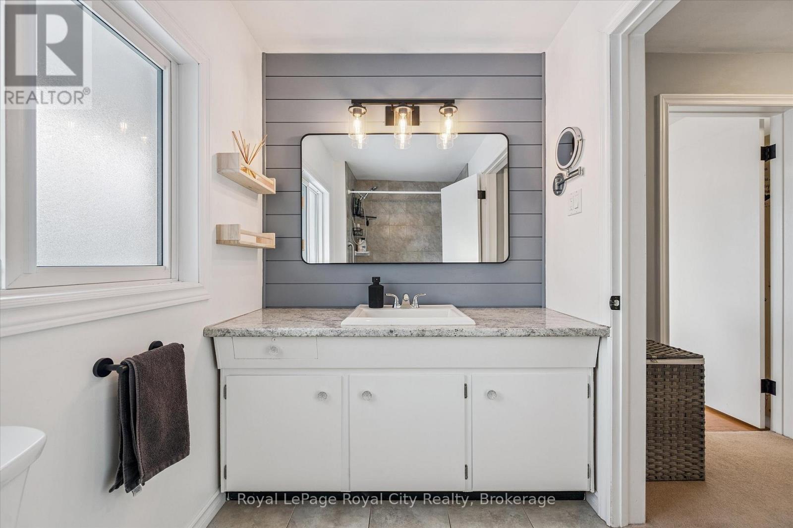 












38 BRENTWOOD DRIVE

,
Guelph (Riverside Park),




Ontario
N1H5M7

