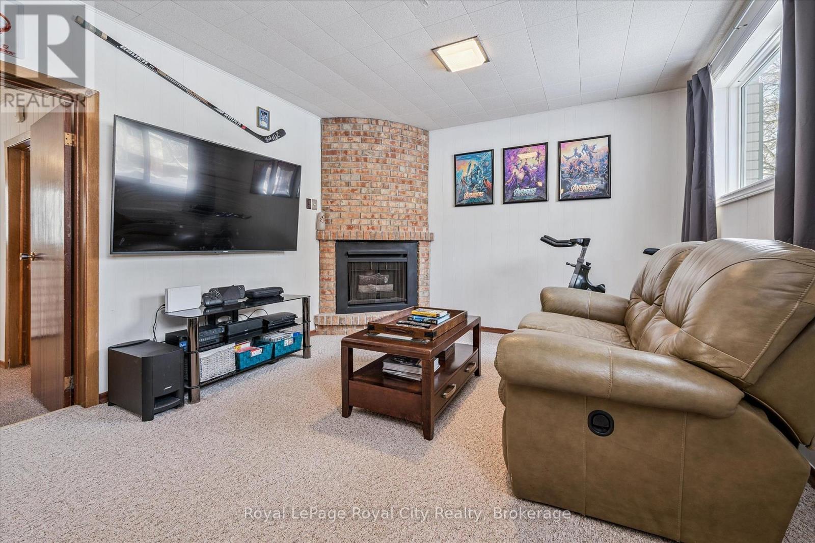 












38 BRENTWOOD DRIVE

,
Guelph (Riverside Park),




Ontario
N1H5M7

