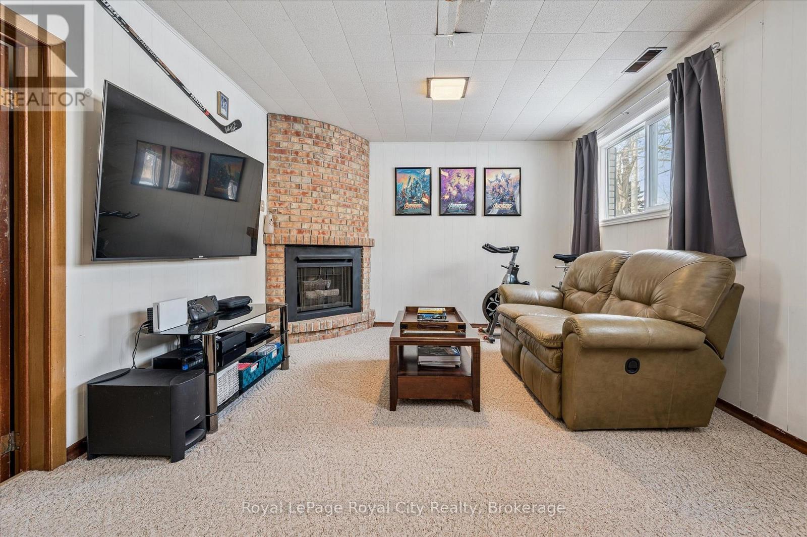 












38 BRENTWOOD DRIVE

,
Guelph (Riverside Park),




Ontario
N1H5M7

