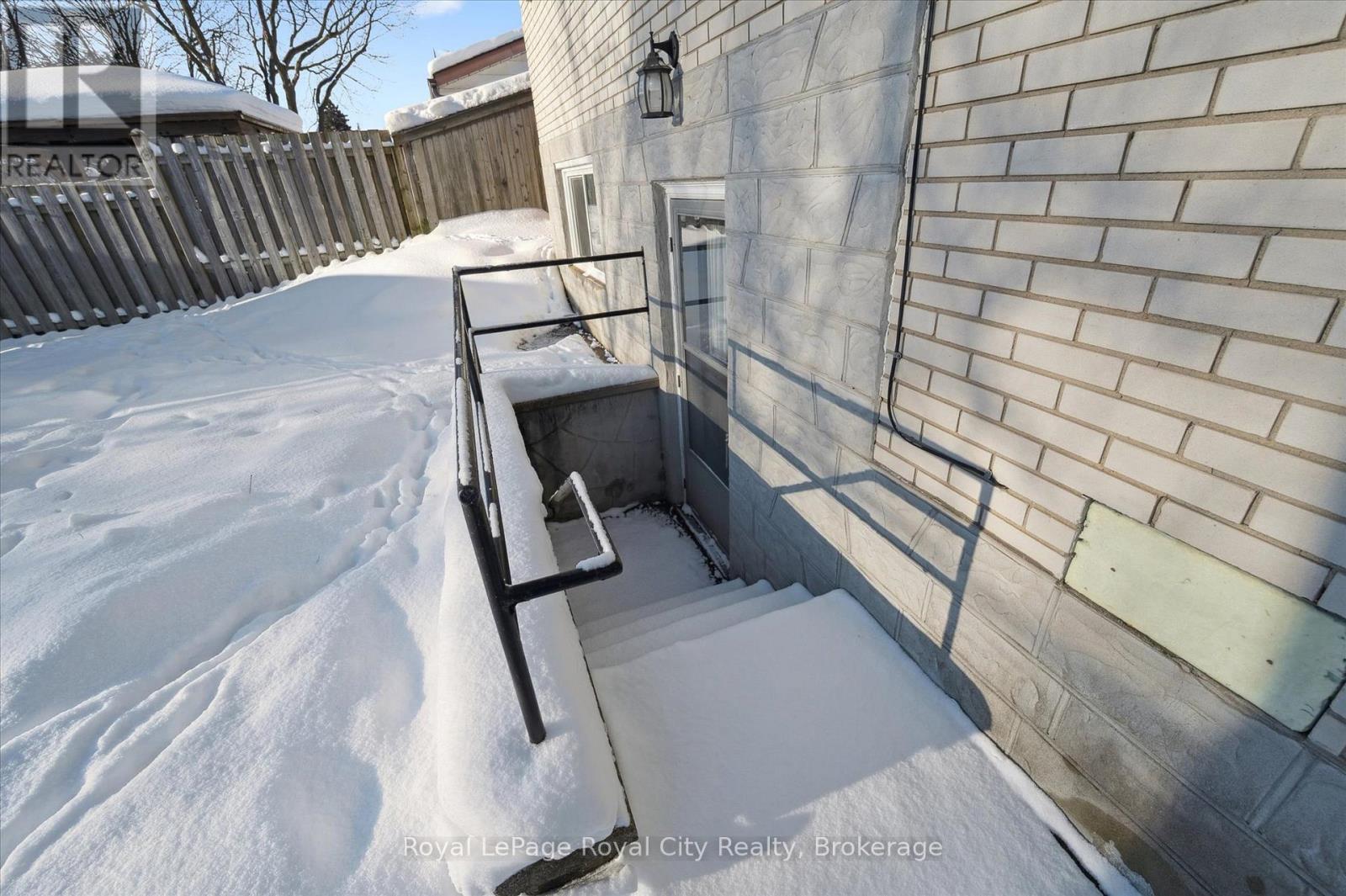 












38 BRENTWOOD DRIVE

,
Guelph (Riverside Park),




Ontario
N1H5M7

