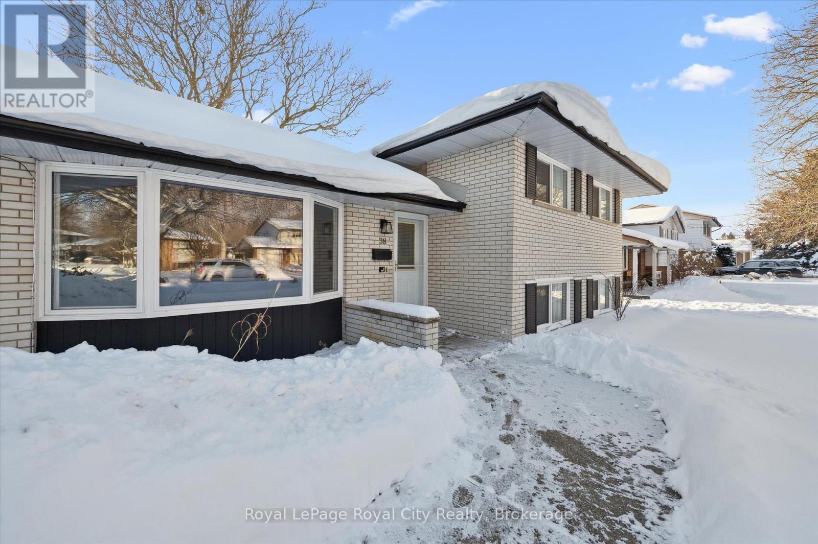 












38 BRENTWOOD DRIVE

,
Guelph (Riverside Park),




Ontario
N1H5M7

