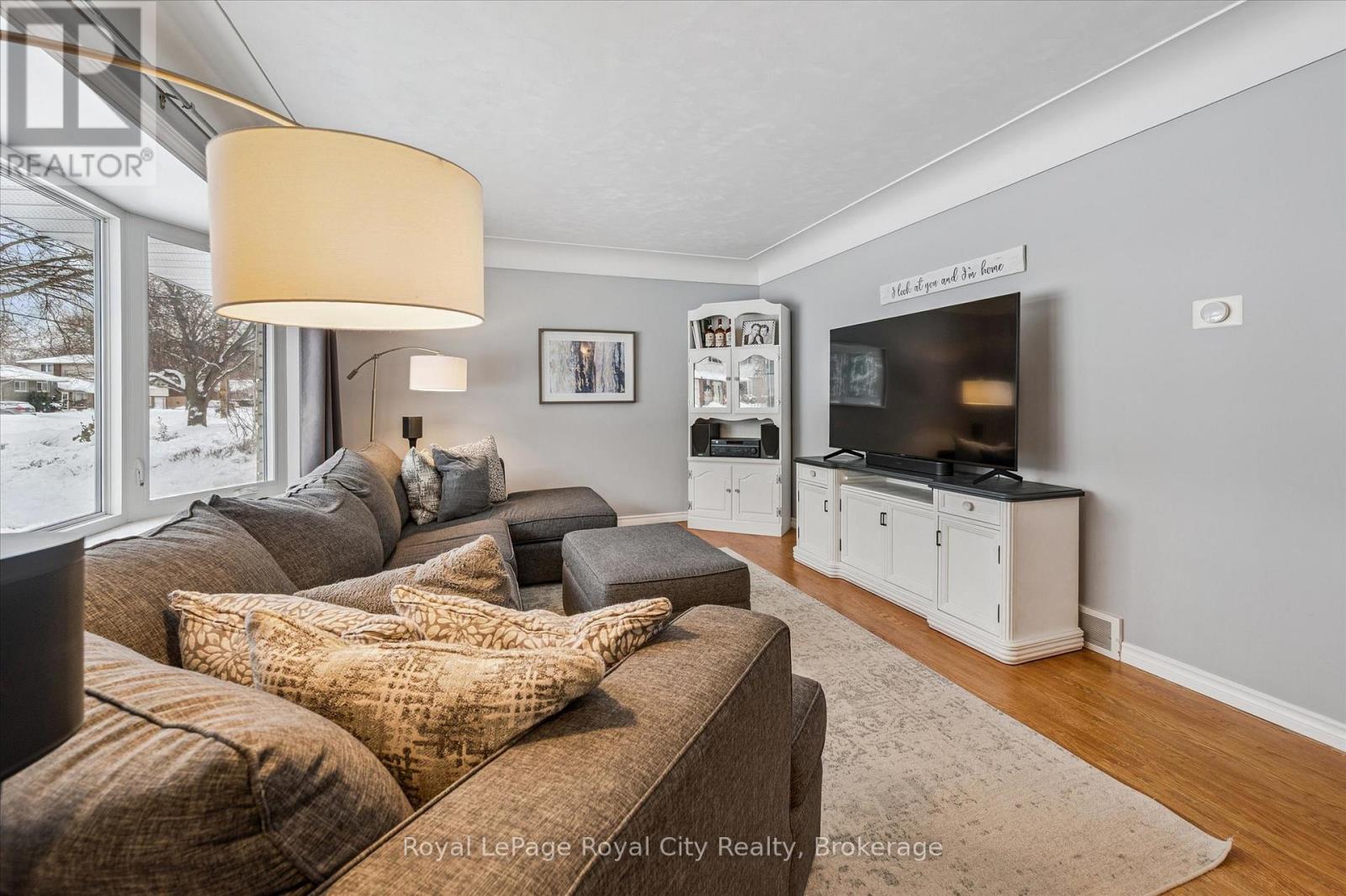 












38 BRENTWOOD DRIVE

,
Guelph (Riverside Park),




Ontario
N1H5M7

