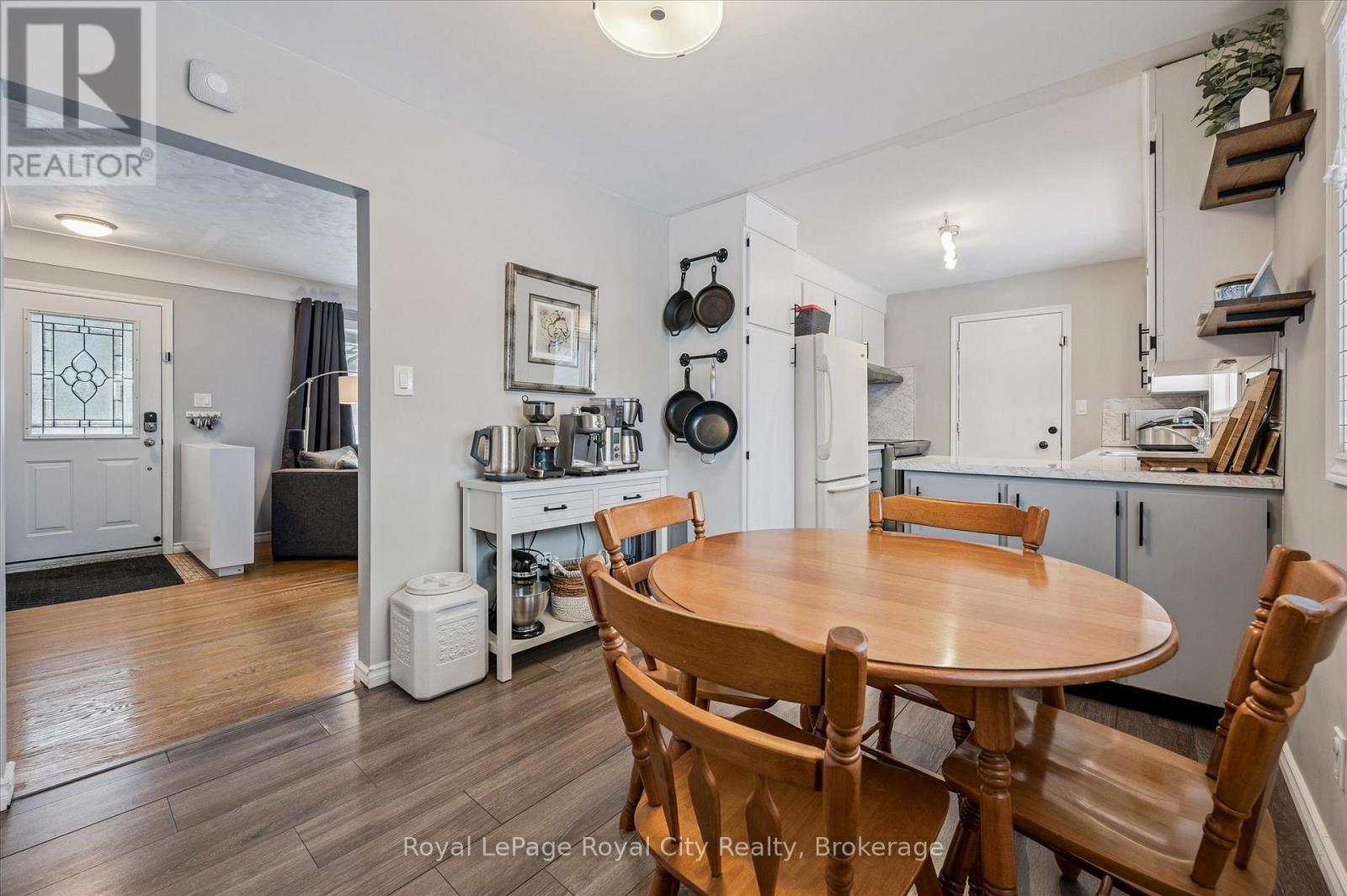 












38 BRENTWOOD DRIVE

,
Guelph (Riverside Park),




Ontario
N1H5M7

