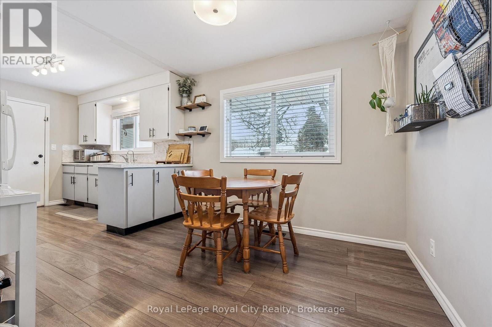 












38 BRENTWOOD DRIVE

,
Guelph (Riverside Park),




Ontario
N1H5M7

