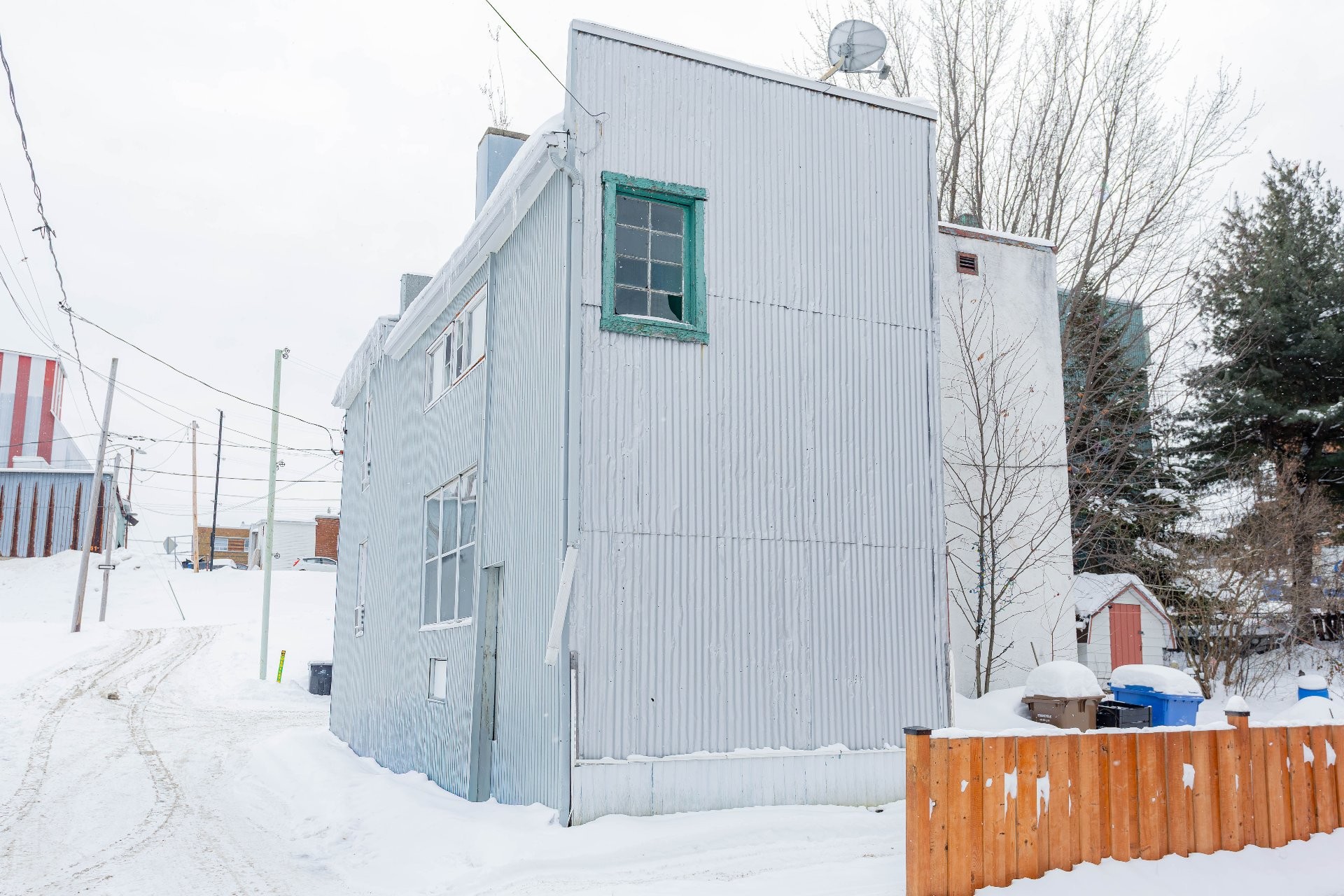 









942


Rue Lambert

,
Shawinigan,




QC
G9N4E8

