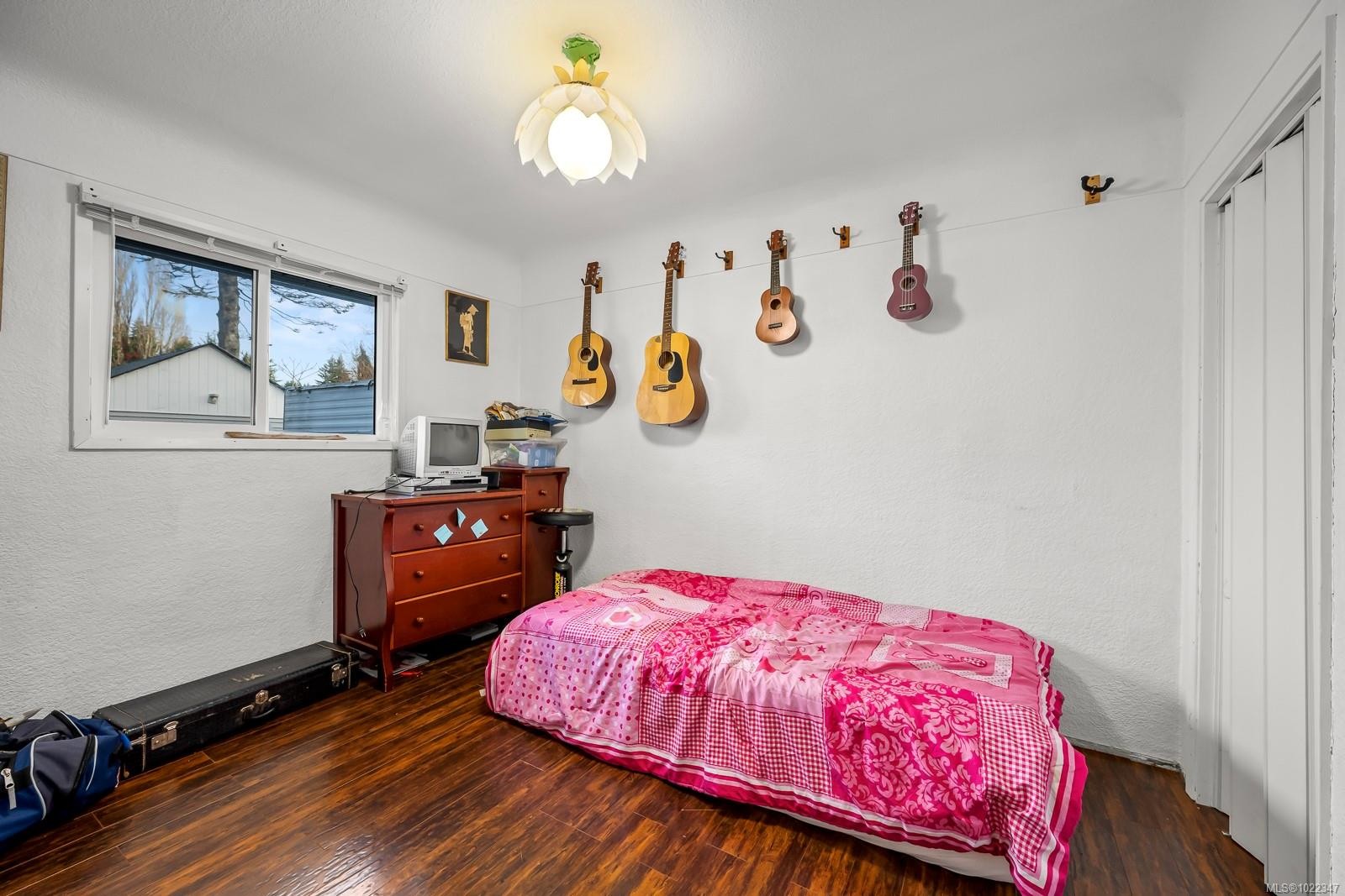 









2114


McKenzie

Ave,
Comox,




BC
V9M 1M7

