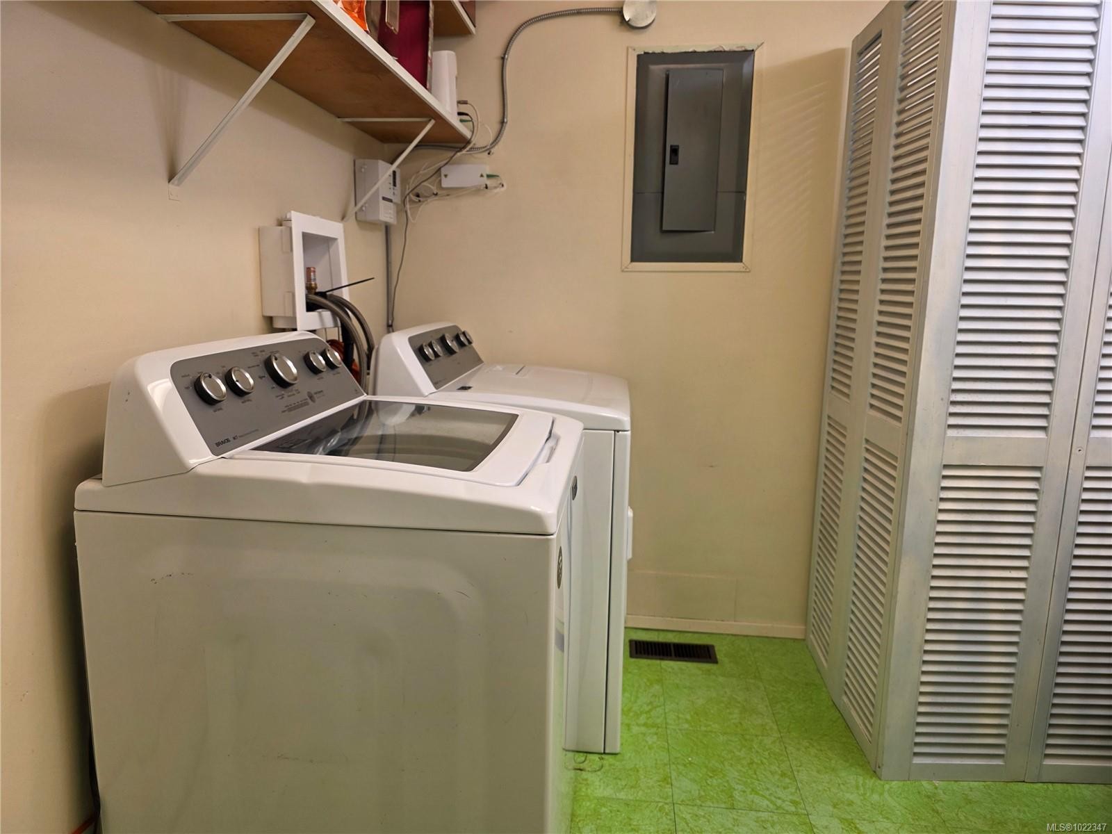 









2114


McKenzie

Ave,
Comox,




BC
V9M 1M7

