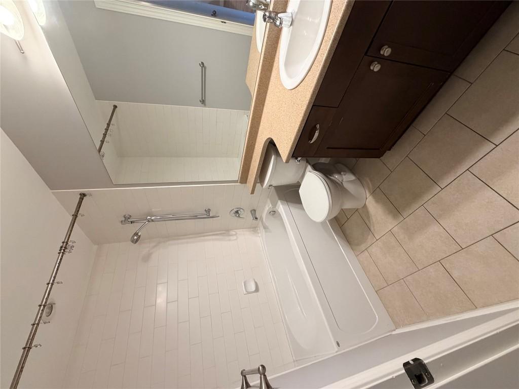 









3833


Brown

Road, 1211,
West Kelowna,




BC
V4T 2J3

